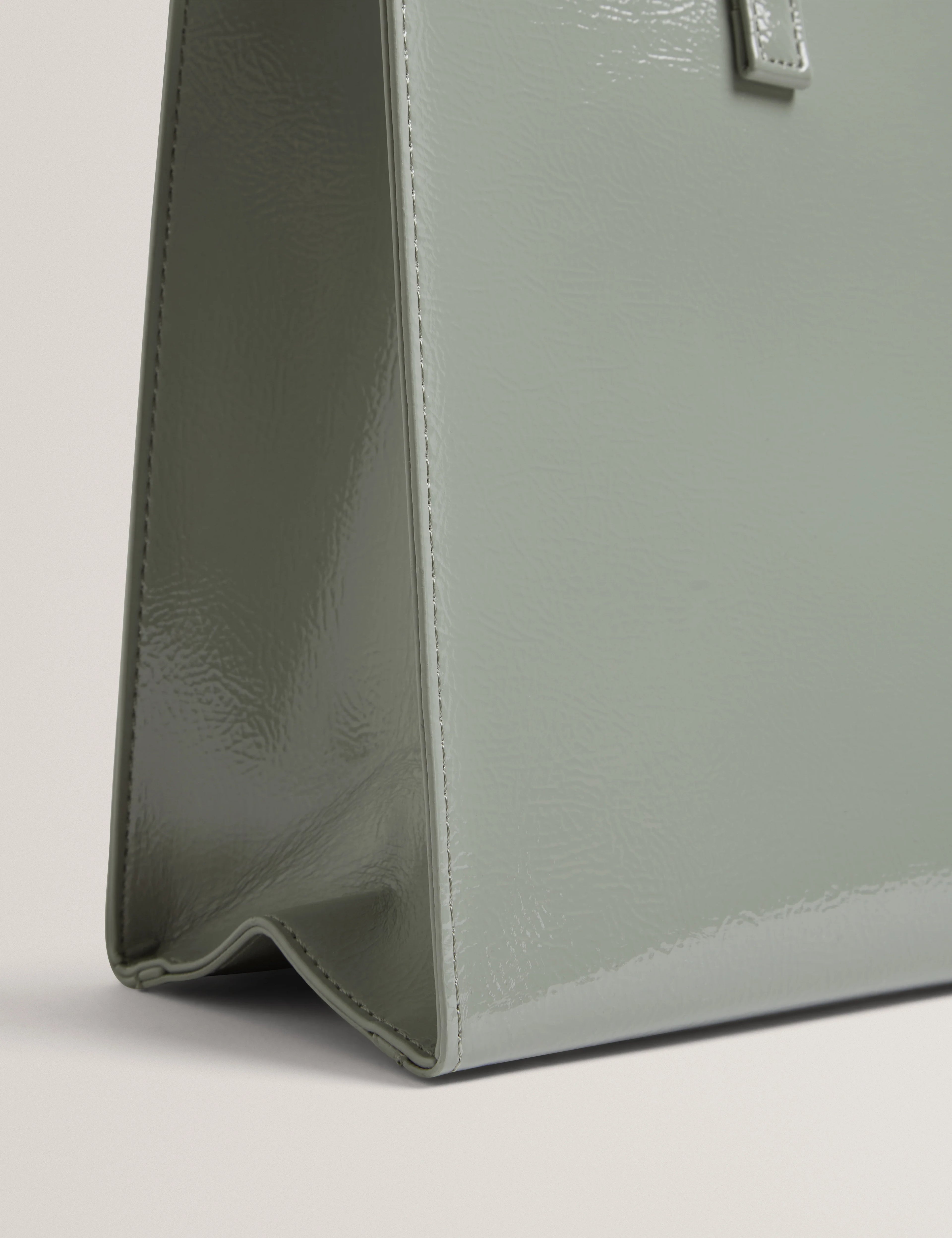 CRINELL: Elongated Crinkle Icon Bag